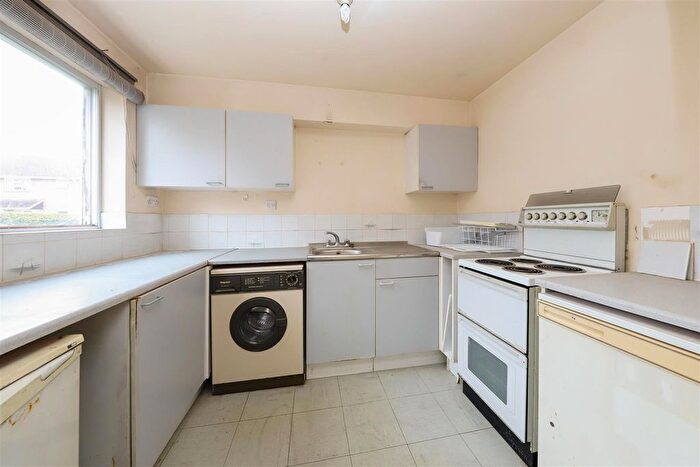 1 Bedroom Flat For Sale In Newcombe Rise, Yiewsley, West Drayton, UB7