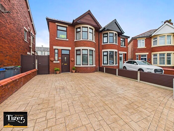 3 Bedroom Semi-Detached House For Sale In Dalewood Avenue, Blackpool, FY4