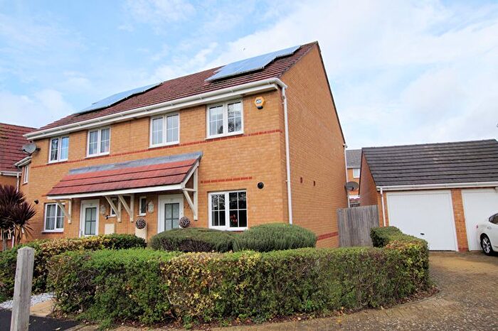 3 Bedroom Semi-Detached House For Sale In Westfield Road, Portchester Borders, PO6