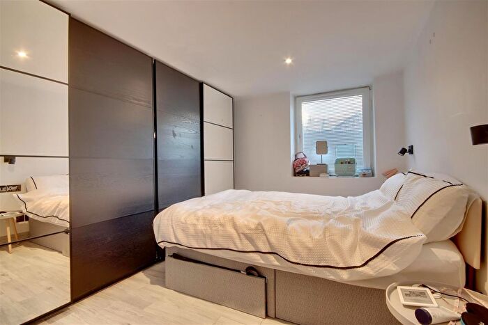 1 Bedroom Flat For Sale In Clarence Parade, Southsea, PO5