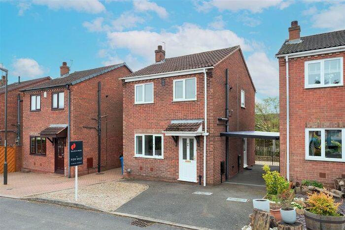3 Bedroom Detached House For Sale In Capthorne Close, Chesterfield, S40