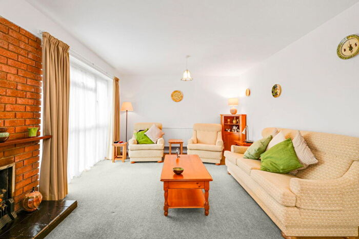 4 Bedroom Detached House For Sale In The Paddock, Lower Boddington, Northamptonshire, NN11