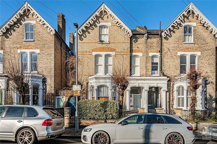 2 Bedroom Flat For Sale In Winthorpe Road, London, SW15