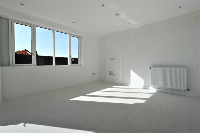 1 Bedroom Flat To Rent In Dawson Apartments, Kings Hill, Barking, London, IG11