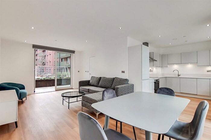 3 Bedroom Flat To Rent In Betts Mews, London, E16