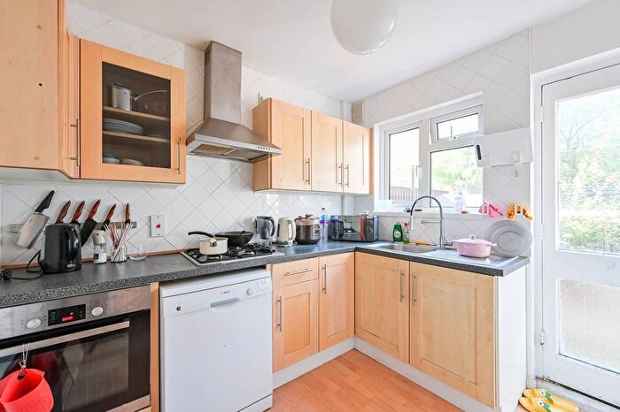 2 Bedroom Flat To Rent In Macgregor Road, Royal Docks, London, E16