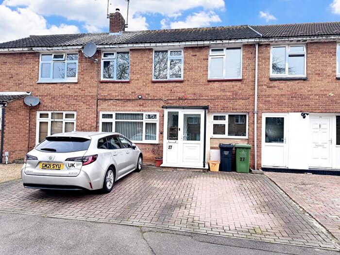 3 Bedroom House To Rent In Latchetts Shaw, Kingswood, Basildon, SS16