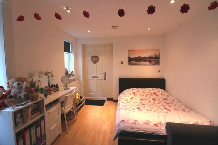 Studio To Rent In Berrylands Rd Surbiton, KT5