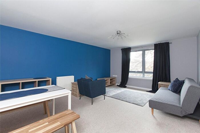 2 Bedroom Flat To Rent In St Triduanas Rest, Edinburgh, EH7