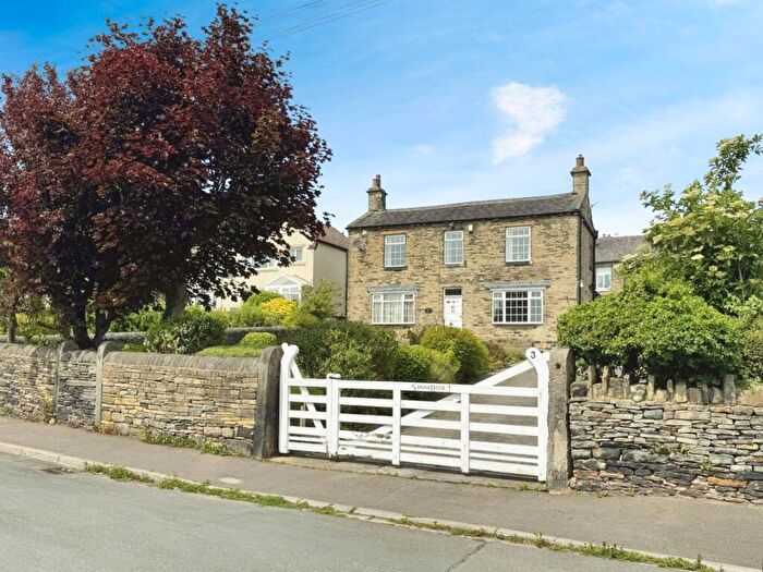 3 Bedroom Detached House For Sale In Towngate, Scholes, BD19