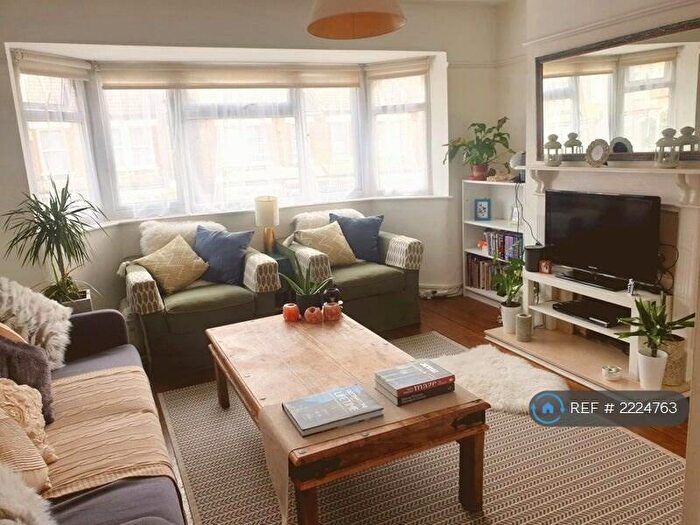 2 Bedroom Flat To Rent In Westbourne Road, London, SE26