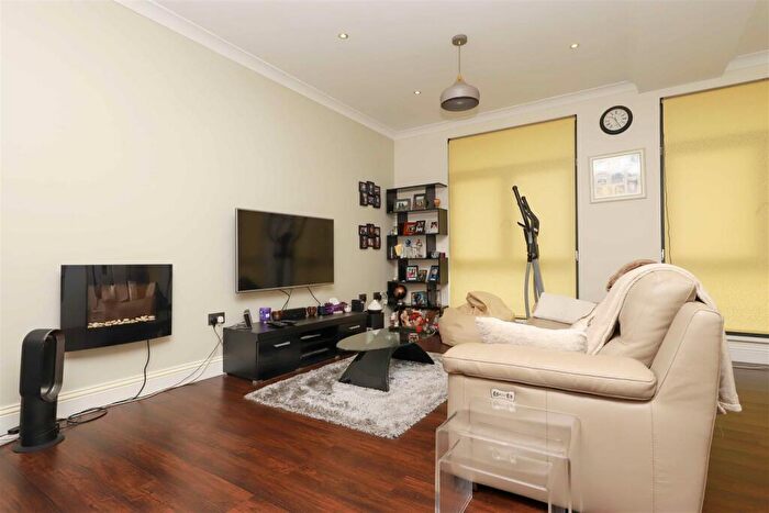 2 Bedroom Apartment For Sale In The Runway, Ruislip, HA4