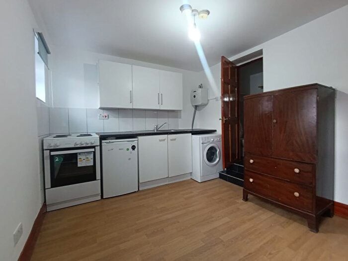 Studio To Rent In High Road Leyton, E10