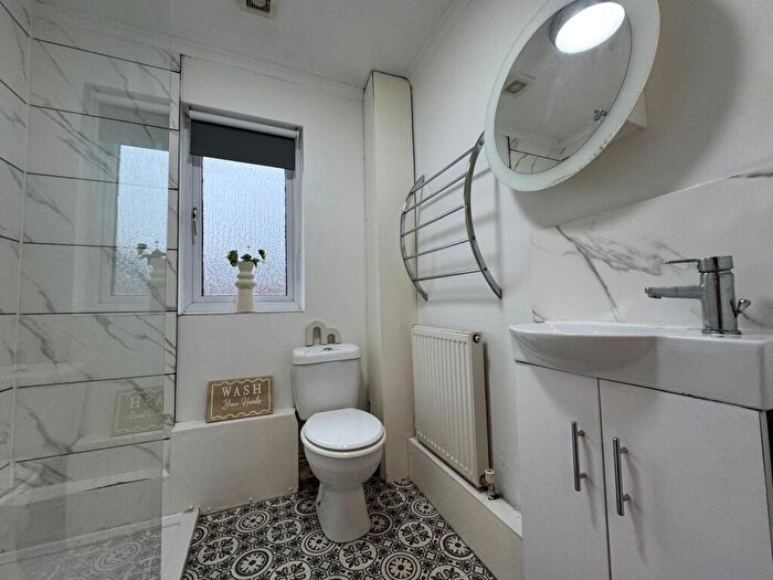 2 Bedroom Terraced House To Rent In Allocated Parking Space // Bed // Portland St // Sept, LN5