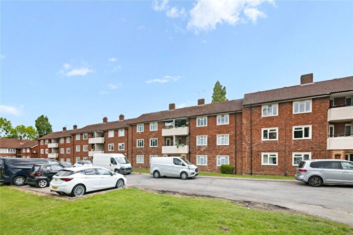 2 Bedroom Apartment For Sale In Southcote Rise, Ruislip, HA4