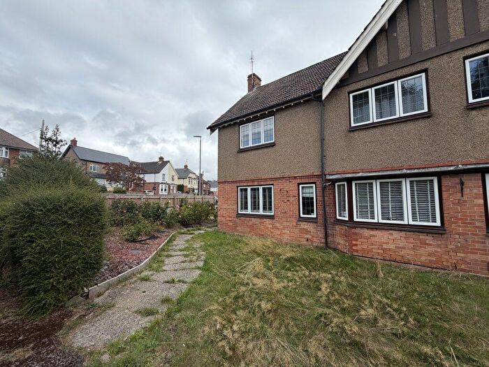3 Bedroom Semi-Detached House For Sale In Preston Road, Yeovil, Somerset, BA20