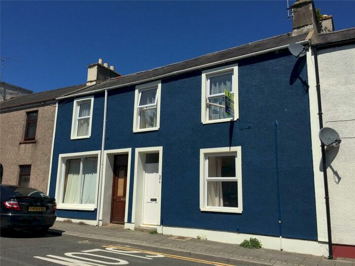 1 Bedroom Flat To Rent In Queen Street, Pembroke Dock, Pembrokeshire, SA72
