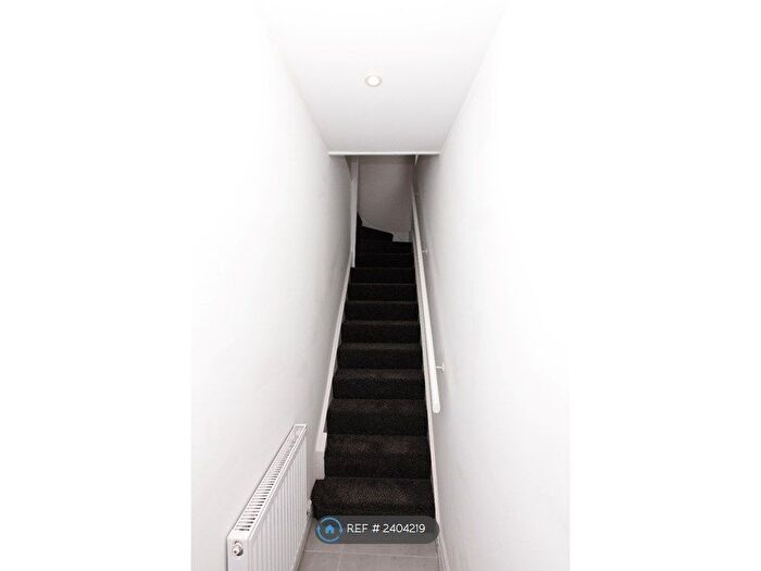 1 Bedroom Flat To Rent In Parkside Way, Harrow, Middlesex, HA2