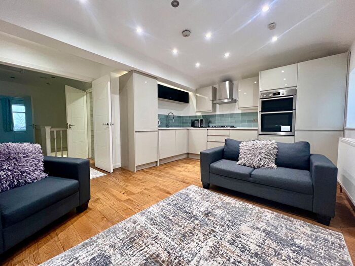 3 Bedroom Flat To Rent In Hillside Crescent, Harrow, HA2