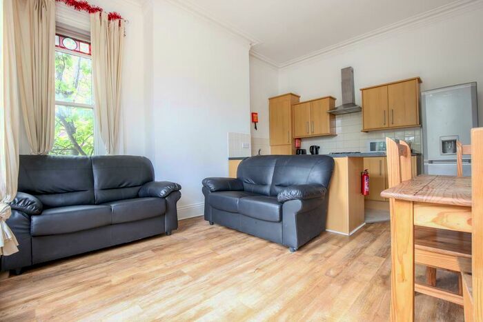 3 Bedroom Apartment To Rent In £pppw Grosvenor Place, Jesmond, NE2
