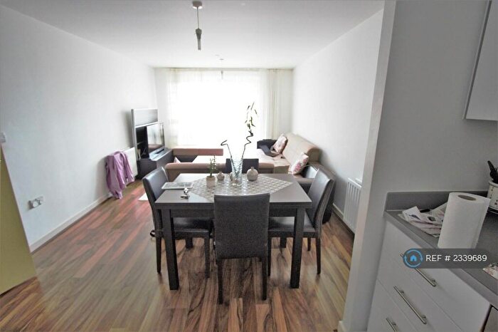 2 Bedroom Flat To Rent In Dunn Street, London, E8