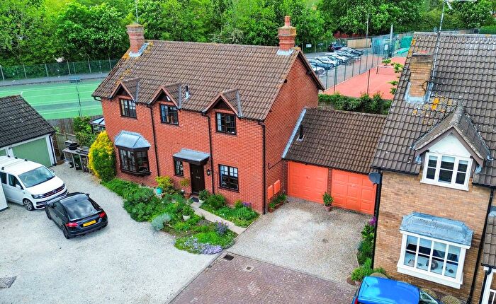 4 Bedroom Detached House For Sale In Carisbrooke Park, Knighton, Leicester, LE2
