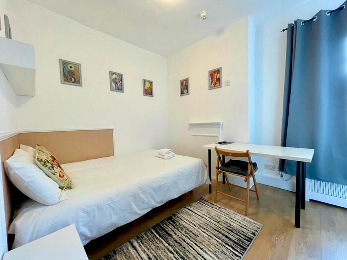 Studio To Rent In Fulham Palace Road, Hammersmith, London, W6