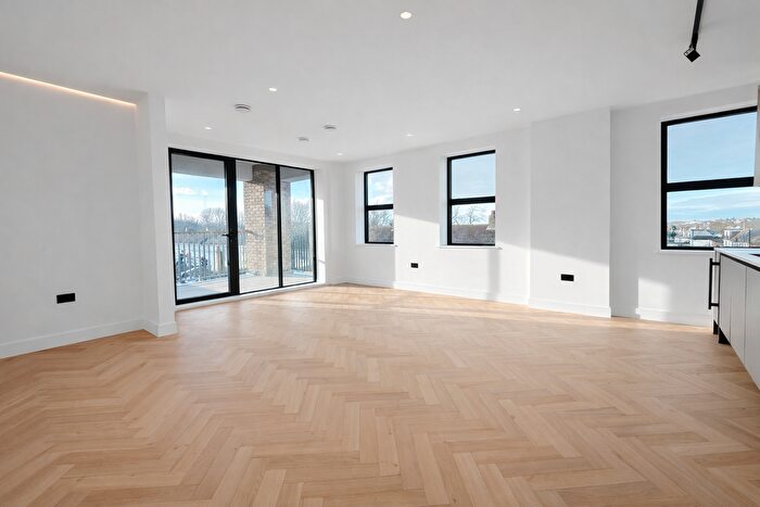 2 Bedroom Flat To Rent In Cannon Hill Lane, Raynes Park, SW20