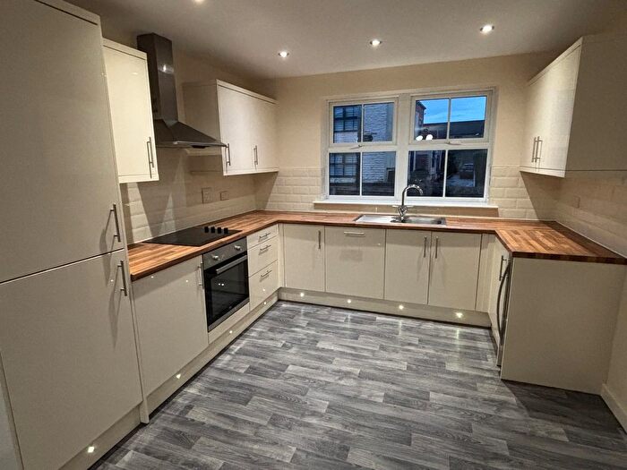 4 Bedroom Town House To Rent In Alder Mews, Batley, WF17