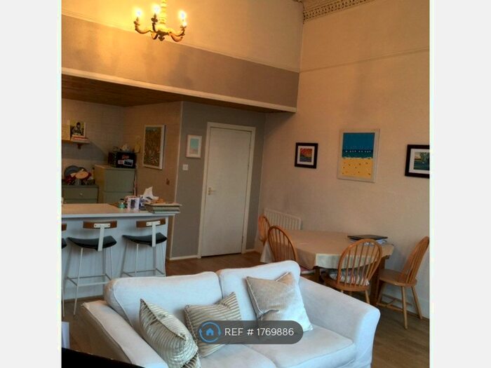 1 Bedroom Flat To Rent In Carlton Drive, Putney, SW15