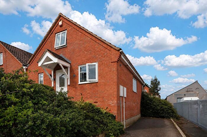 3 Bedroom Semi-Detached House For Sale In Park Road, Raunds, Northamptonshire, NN9