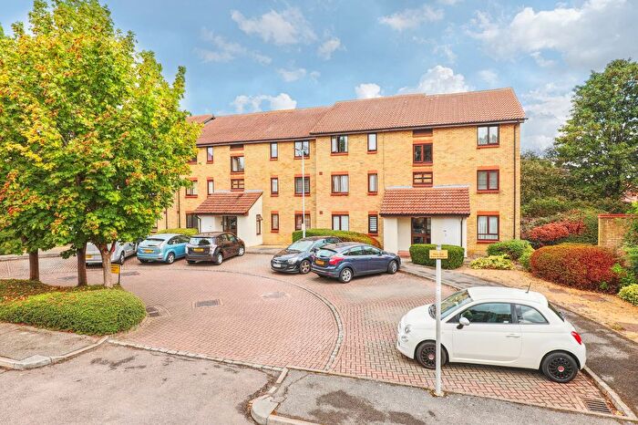 2 Bedroom Flat For Sale In King Arthur Court, Cheshunt, EN8