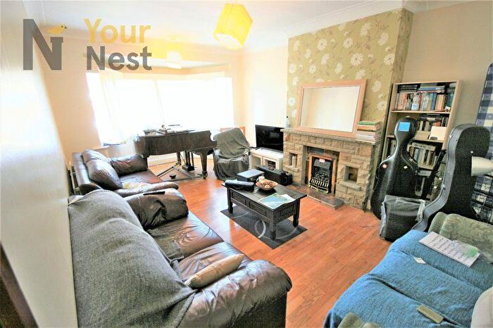 4 Bedroom Semi Detached House To Rent In St Chads Drive, Headingley, LS6