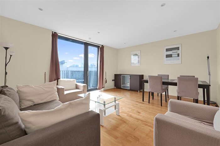2 Bedroom Flat To Rent In City Walk, London, SE1