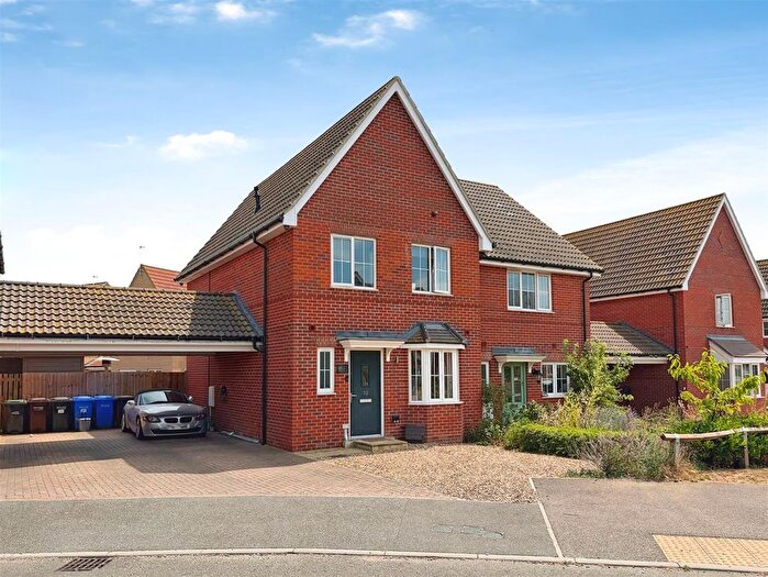 3 Bedroom Semi-Detached House For Sale In Larch Way, Red Lodge, IP28