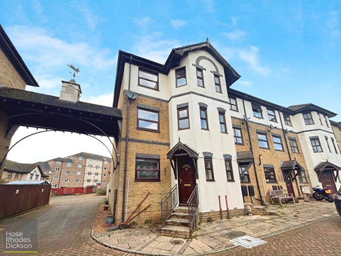 5 Bedroom Town House To Rent In Orchard Mews, Staplers Road, Newport, PO30