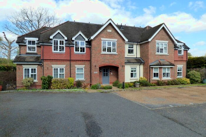 2 Bedroom Flat To Rent In Chestnut Court, Chestnut Avenue, Woosehill, RG41