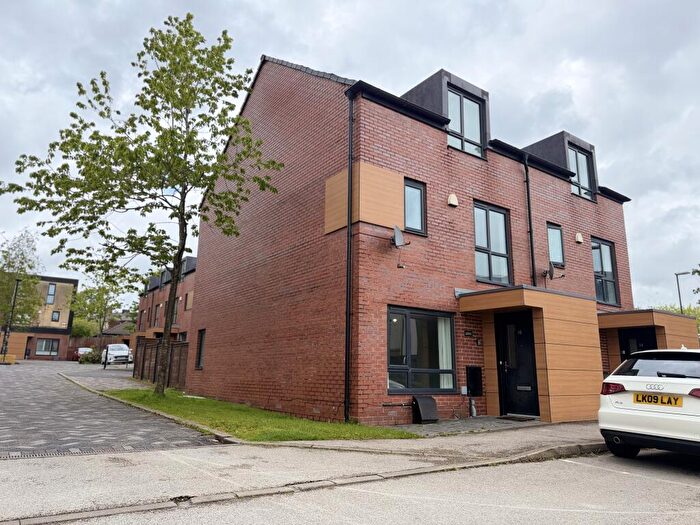 3 Bedroom Semi-Detached House To Rent In Poppy Road, Oldham, OL1
