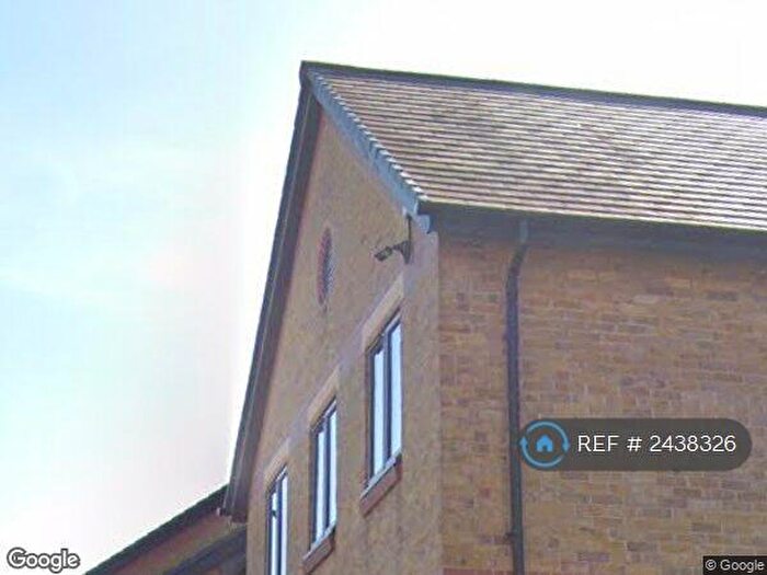 2 Bedroom Flat To Rent In Riverside Close, London, E5