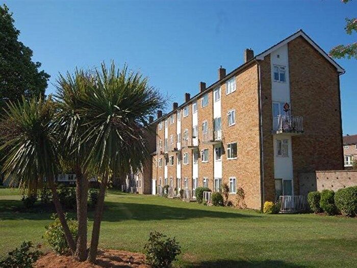 1 Bedroom Flat To Rent In The Ridgeway, St Albans, AL4