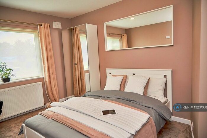 3 Bedroom Flat To Rent In Warwick Road, Coventry, CV1