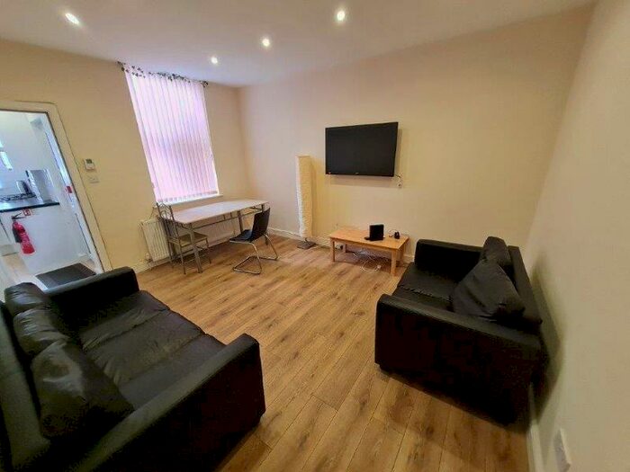 4 Bedroom Terraced House To Rent In Rippingham Road, Manchester, Greater Manchester, M20