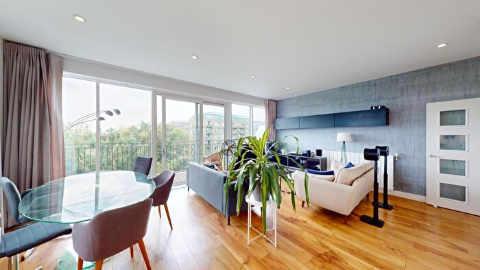 3 Bedroom Apartment For Sale In Embry Road, London, SE9
