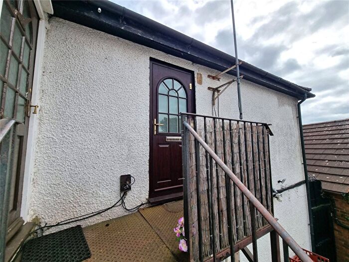 1 Bedroom Flat For Sale In Pixmore Avenue, Letchworth Garden City, Hertfordshire, SG6