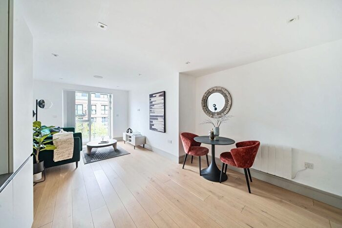 3 Bedroom Flat To Rent In Lawrence Road, London, N15