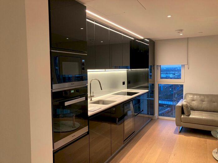 2 Bedroom Flat To Rent In Lincoln Apartments, Fountain Park Way, White City Living, London, W12