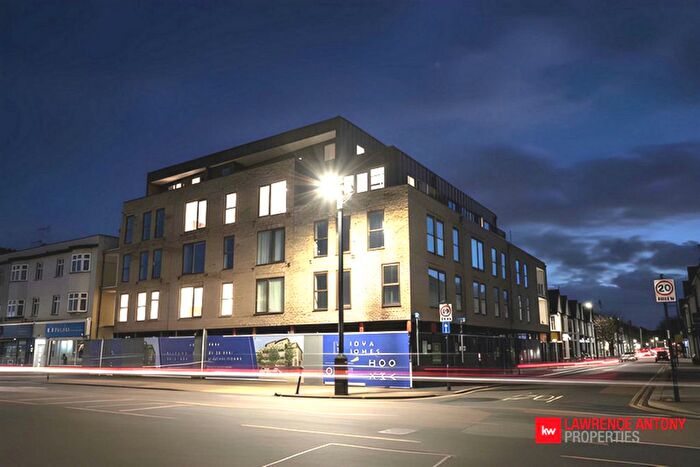 2 Bedroom Flat For Sale In London Road, Westcliff-On-Sea, SS0