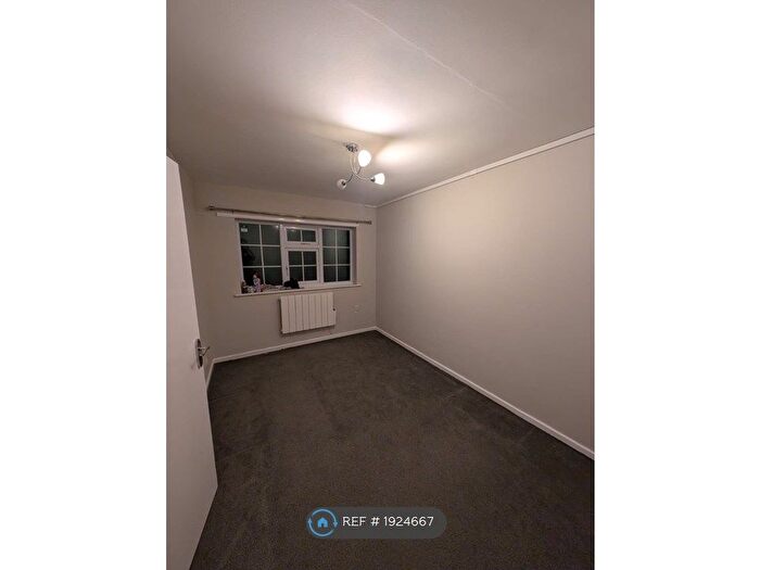 1 Bedroom Flat To Rent In Cale Green, Stockport, SK2