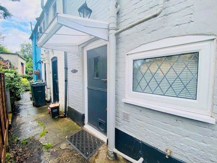 2 Bedroom Cottage To Rent In Weavering Cottage, Maidstone, ME14