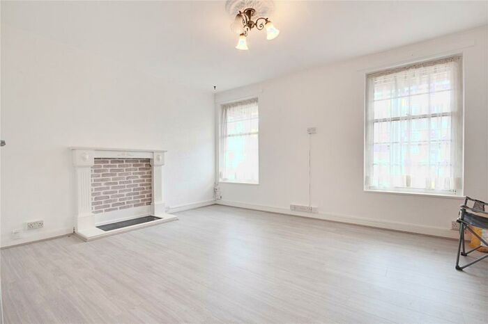 2 Bedroom Flat To Rent In Manor Court, Enfield, EN1